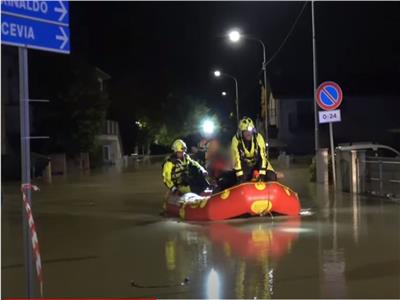 10 قتلى و4 مفقودين بسبب فيضان في إيطاليا| فيديو