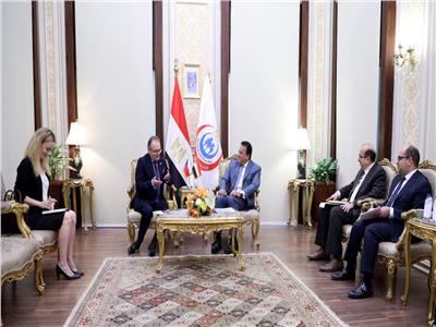 وزير الصحة يبحث مع سفير دولة التشيك بمصر التعاون في«الصناعة والاستثمار الطبي»  