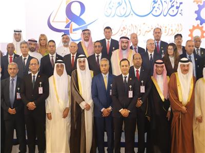 مؤتمر العمل العربي يمنح درع منظمة العمل العربية لوزير القوى العاملة