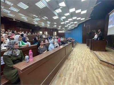 كلية الصيدلة جامعة حلوان تنظم يوم تعريفي للطلاب الجدد