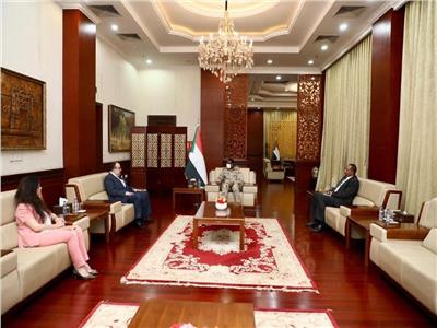 نائب رئيس مجلس السيادة السوداني «حميدتي» يلتقي السفير المصري 