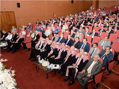 جامعة المنصورة تكرم 73 من علمائها وباحثيها خلال عيد العلم الـ 13