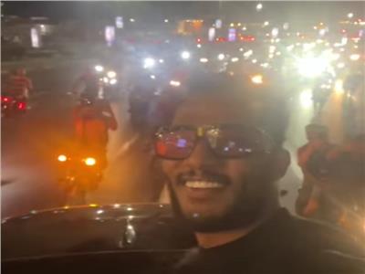 جمهور محمد رمضان يستقبلونه بـ«زفة» في الإسكندرية 
