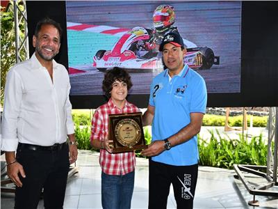 وزير الرياضة يُكرم الطفل زين الحمصاني المشارك في بطولة دولية للكارتينج
