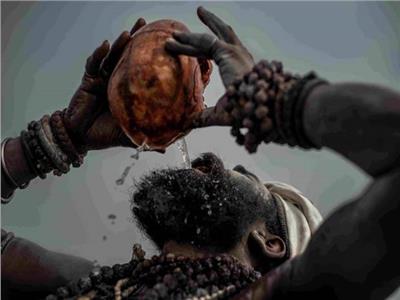 حكايات| حَملة الجماجم.. «الأغوري» قبيلة تعاشر الموتى وتأكل لحوم البشر |صور وفيديو