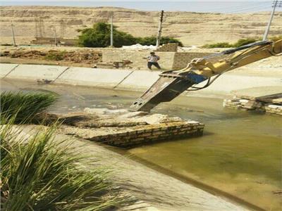 محافظ أسيوط: إزالة 35 حالة تعد على أملاك الدولة والمجاري المائية