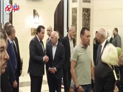 وزيرا المالية والصحة يقدمان واجب العزاء في زوجة طارق شوقى | فيديو  