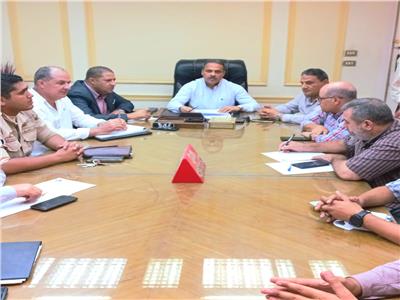 محافظة البجيرة تتابع تنفيذ المشروعات القومية مع رؤساء الوحدات المحلية