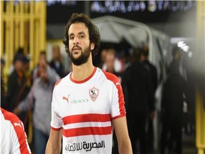 محمود علاء يتوجه إلى السعودية لأداء مناسك العمرة