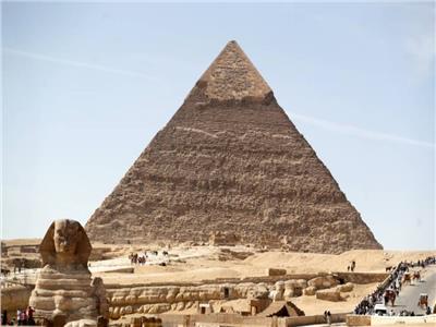 مصر تخطو نحو 30 مليار دولار إيرادات من السياحة 