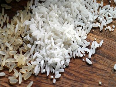 الحكومة تنفي وجود نقص في سلعتي الأرز والسكر بالأسواق
