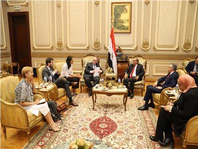 «السادات» يلتقي رئيس جمعية الصداقة البرلمانية المصرية الفرنسية  