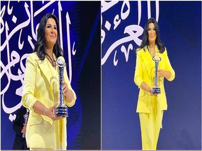 منى الشاذلي تفوز بجائزة «دبي للإعلام» وتوجه الشكر لـ«المتحدة»
