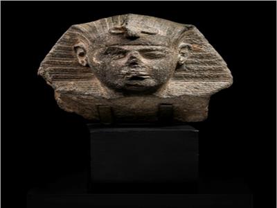 رأس تمثال أثري مصري للبيع في أمريكا مقابل 180 ألف دولار