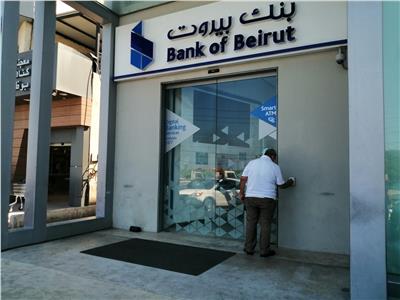 بعد منعه من الدخول..مسلح يطلق النار على واجهة بنك بيروت شمال لبنان 