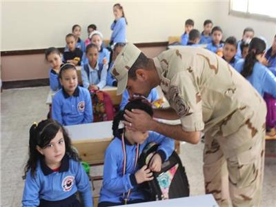القوات المسلحة تنظم عددًا من الزيارات لمرافقة أبناء الشهداء ومصابي العمليات للمدارس