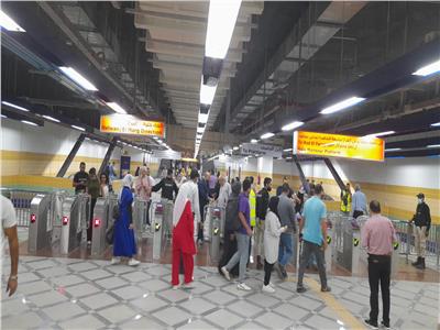 توافد الركاب على محطات المترو الجديدة في أول أيام تشغيلها | صور   