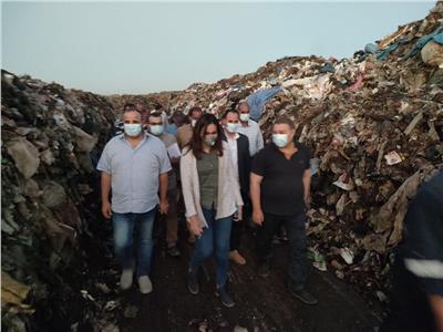 نائب محافظ البحيرة تتفقد مصنع تدوير القمامة بحوش عيسى | صور 
