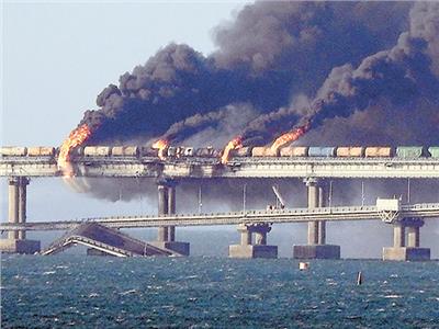  إنفجار جسر القرم.. روسيا تعتبره «إعلان حرب».. وأوكرانيا تصفه بـ«البداية»