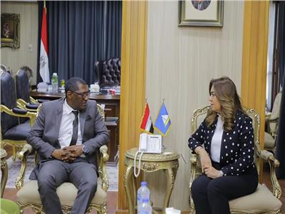 محافظ دمياط تبحث مع  سفير جمهورية سيراليون بالقاهرة تعزيز التعاون المشترك