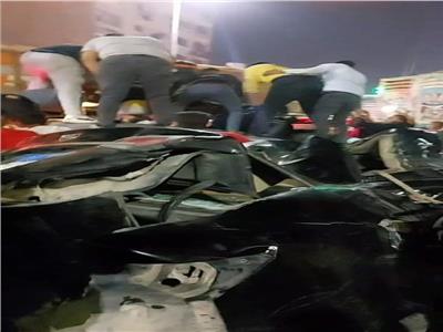 «تريلا» تدهس 5 سيارات أعلى الطريق الدائري| صور