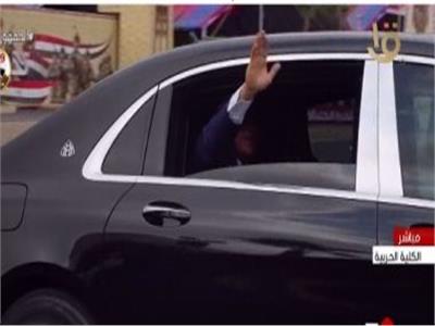 الرئيس السيسي يقدم التحية لأهالي خريجي الكليات العسكرية