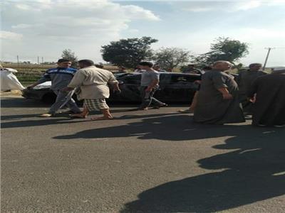 بالصور والفيديو سقوط سيارة داخل مياة بحر فاقوس بالشرقية