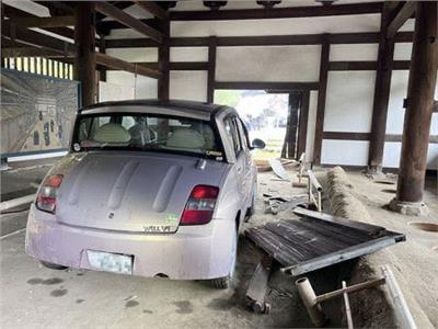  اصطدام سيارة بأقدم مرحاض في اليابان