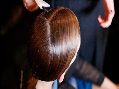 «دراسة» تحذر السيدات من منتجات الشعر الكيميائية تسبب سرطان الرحم 