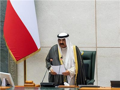 ولي عهد الكويت يبكي خلال إلقاء كلمته بمجلس الأمة | فيديو
