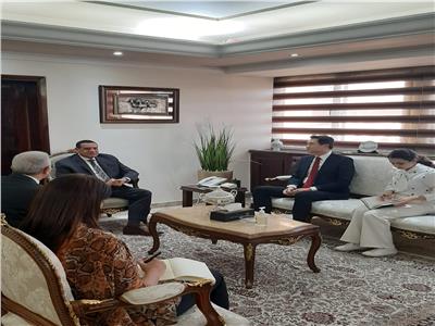 السفير الكوري بمصر يلتقي وزير التنمية المحلية ويتفقان على تعزيز التعاون الثنائى