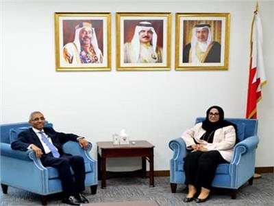 سفير مصر يلتقي وزيرة الصحة بمملكة البحرين