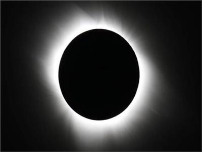 «البحوث الفلكية» تحذر المواطنين من النظر للشمس غدًا