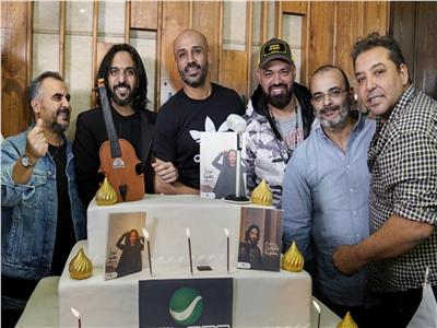 بهاء سلطان يحتفل مع صناع الأغاني بانتهاء ألبومه الجديد