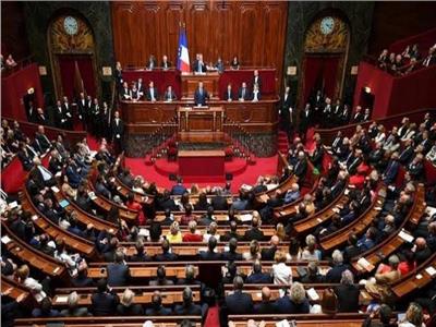 غضب يجتاح البرلمان الفرنسي بعد حادث عنصري