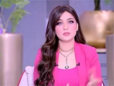 «اسمِك لسه بالقلم الرصاص».. ياسمين عز تهاجم فنانة بسبب سؤال |فيديو