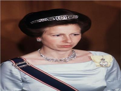 بريطانيون يطالبون بإقالة وزير الداخلية بسبب تهور ابنه الملكة اليزابيث 