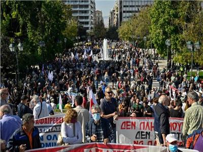 مواجهات بين المتظاهرين والشرطة خلال احتجاجات على التضخم في اليونان