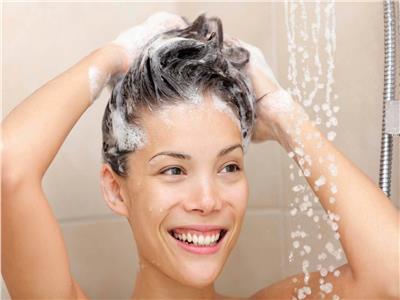 للحفاظ على صحته ولمعانه.. الطرق الصحيحة لغسل الشعر 