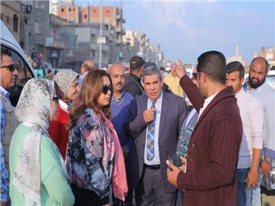 «عوض» تتابع مستجدات مشروع التطوير الحضاري بمدخل مدينة كفر البطيخ 