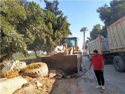 اللواء أحمد راشد يتابع أعمال تطوير محيط محطة سكة حديد الجيزة 