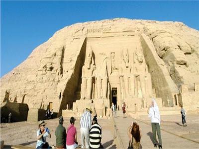 «ترافل ديلي نيوز» يدعو السائحين لزيارة المقاصد السياحية في مصر 
