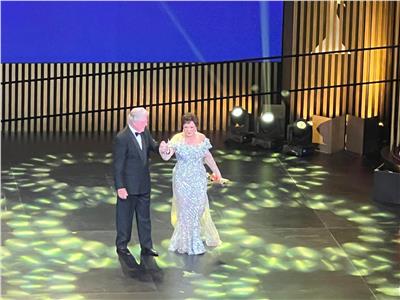لبلبة تحصد جائزة «الهرم الذهبي لإنجاز العمر» في مهرجان القاهرة السينمائي 
