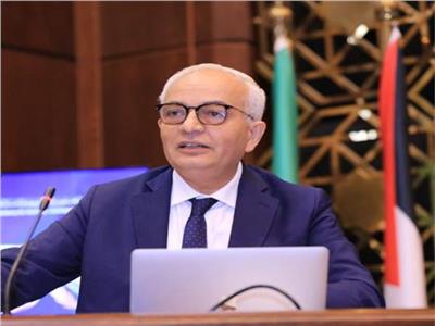 بـ 5 قرارات.. وزير التعليم يرد على مطالب رفع الغياب 