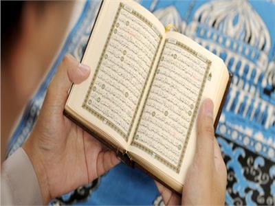 «الإفتاء»: لا مانع شرعًا من قراءة القرآن بدون وضوء