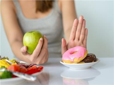 5 طرق فعالة لمحاربة الرغبة الشديدة في تناول السكر