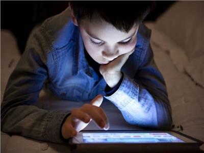 علم الاجتماع: ترك «الموبايل» للطفل له تأثير خطير على نشأته وسلوكياته| فيديو