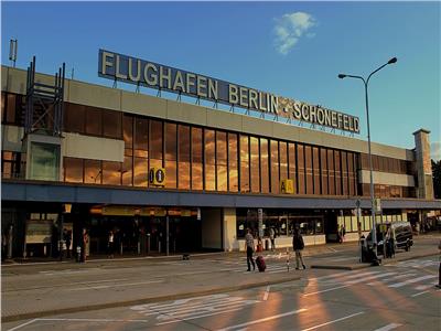 بسبب دخول نشطاء معنيين بمكافحة تغير المناخ.. إغلاق مدارج مطار في برلين