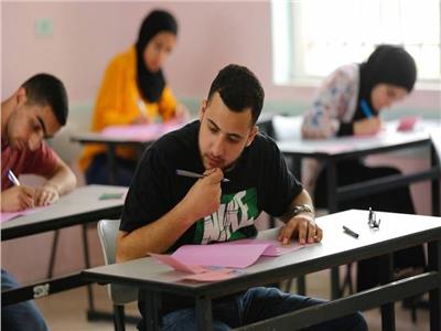 «التعليم» تتيح تسجيل استمارة الشهادة الإعدادية لامتحانات الفصل الدراسي الأول