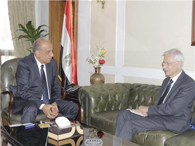وزير قطاع الأعمال العام يبحث مع سفير فرنسا بالقاهرة تعزيز التعاون الاقتصادي